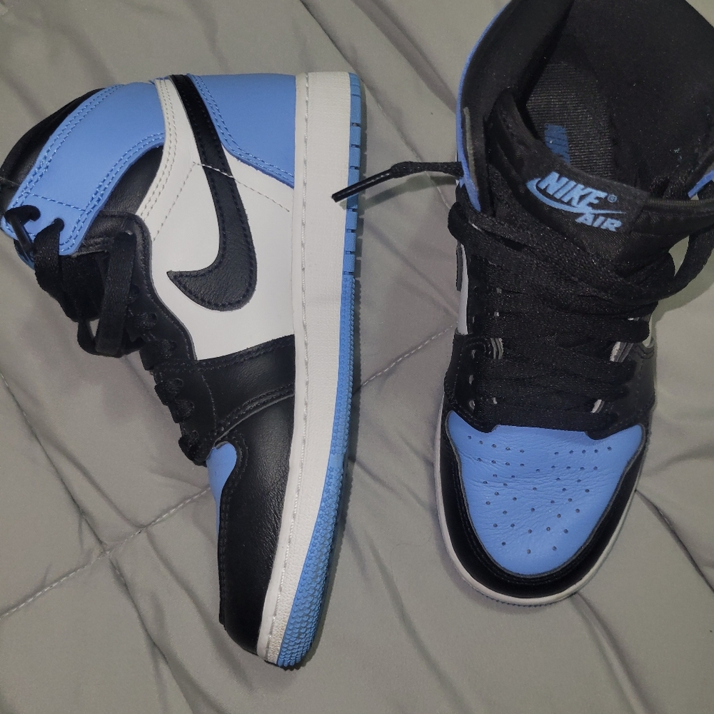 Nike Air Jordan OG High Varsity Blue Black Boys Size 4 Fits 5.5/6 Women